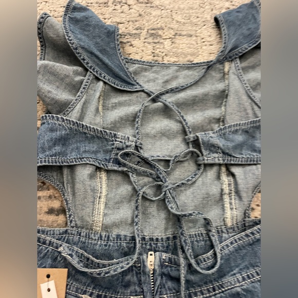 Do+Be denim chambray backless romper with ruffle and tie back size small NWT - Picture 5 of 7